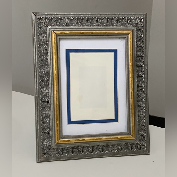 1990s Vintage Gold Painted Carved Embellished Wooden Standalone Picture Frame - Picture 5 of 15